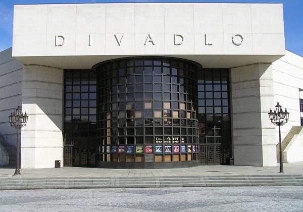 Divadlo Andreja Bagara pripravuje adaptáciu svetového bestselleru, inscenácia NIČ ukáže temné zákutia dospievania