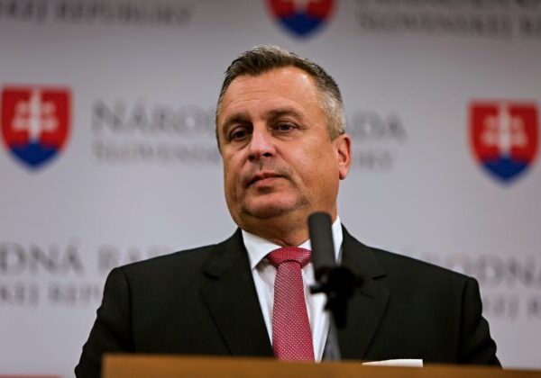 Predseda SNS Andrej Danko poslal list premiérovi Robertovi Ficovi