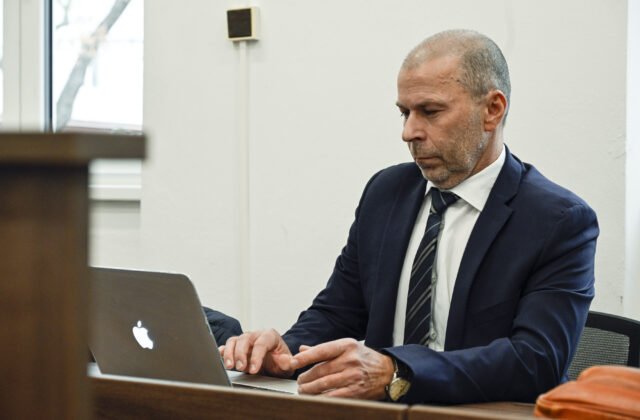 Proces s bývalým šéfom polície Kovaříkom bude pokračovať,…