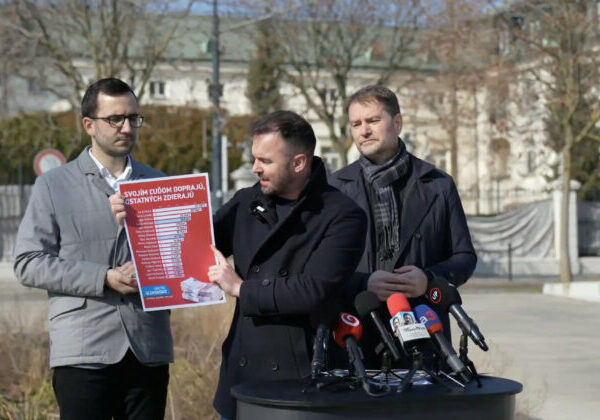 Vláda šetrí na občanoch, ale nie na sebe. Odmeny pre úradníkov dosiahli podľa Matoviča desiatky tisíc eur – VIDEO