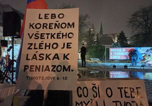 Slovensko je podľa evanjelickej cirkvi v zložitom období, situáciu stupňuje konfrontačná kultúra aj degradácia politiky