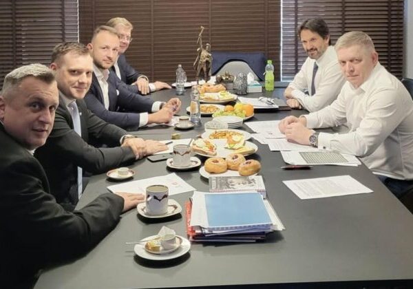 Koaličná kríza je vyriešená, strany Smer-SD, Hlas-SD a SNS sa dohodli – FOTO