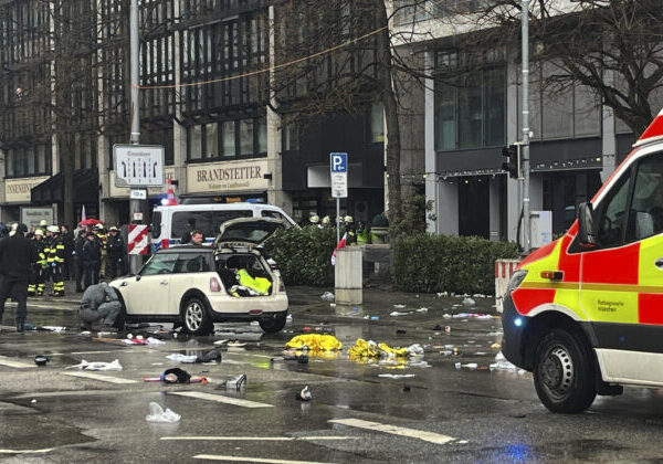 Auto vrazilo do davu v Mníchove, páchateľa postrelili a zranených je najmenej 28 ľudí – FOTO