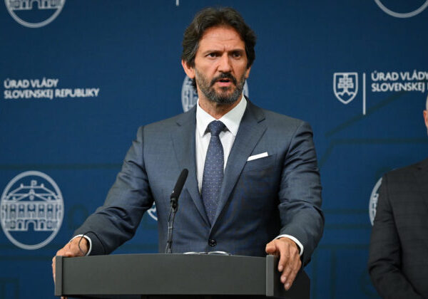 Kaliňákovo ministerstvo neuvažuje o vyslaní slovenských vojakov na Ukrajinu, reaguje tak na výzvu národniarov