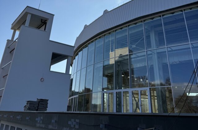 Výstavba Národného olympijského centra plaveckých športov v Košiciach napreduje, otvoriť ho plánujú na konci leta – VIDEO, FOTO