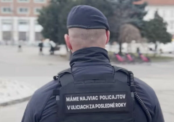 Bezpečnosť na prvom mieste. V uliciach Bratislavy hliadkuje rekordný počet mestských policajtov – VIDEO