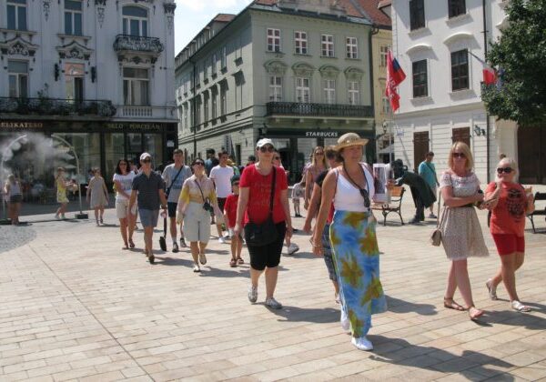 Bratislavu navštívilo minulý rok takmer 1,2 milióna turistov, dve tretiny z nich prišli zo zahraničia