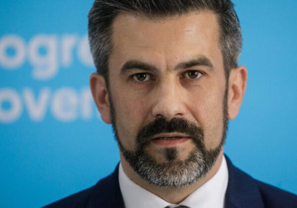 Hargaš: Kataster stále nefunguje, občania musia chodiť osobne a platia poplatky za nefunkčné služby