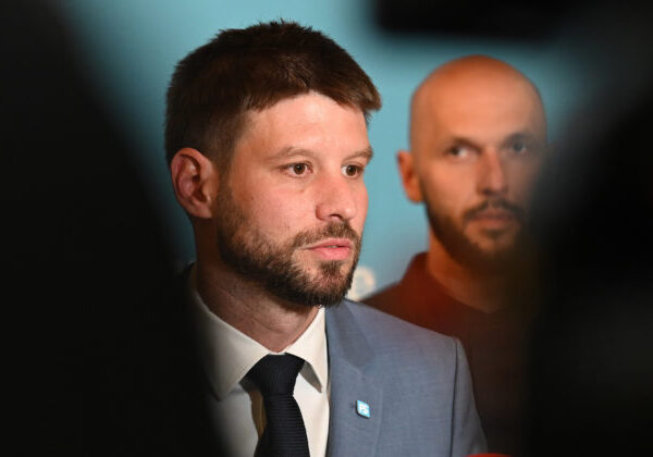 Šimečka súhlasí s Dankom, progresívci chcú zvolať mimoriadnu schôdzu parlamentu na zrušenie transakčnej dane