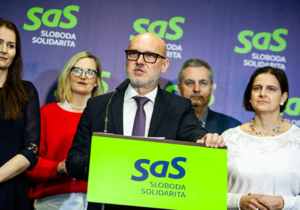 Vládna koalícia hrubo pošliapava odkaz Jána a Martiny, tvrdí SaS a hovorí o opätovnom ohrození právneho štátu – FOTO