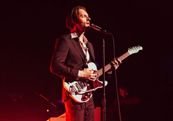 Program Colours of Ostrava rozšíri Finneas, väčšina jeho zastávok v Európe je vypredaná