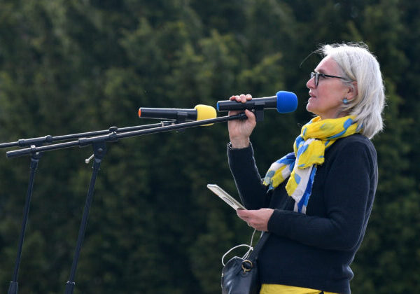 Poslanci hlavného mesta sa zastali svojej kolegyne Lucie Štasselovej zo združenia Mier Ukrajine aj práva na protesty