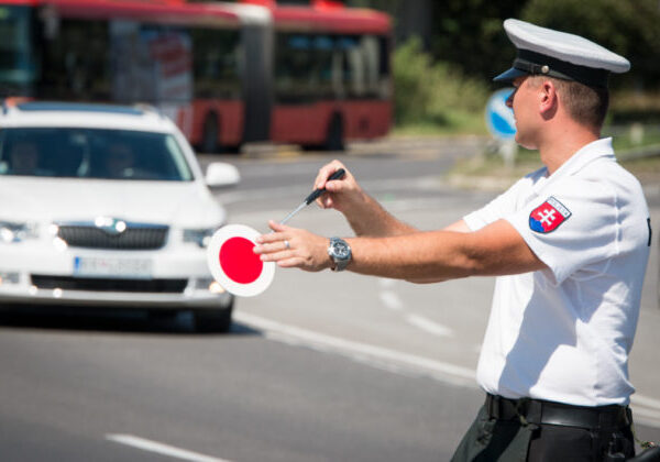 Policajti odštartovali celoslovenskú akciu Seatbelt, posvietia si na používanie bezpečnostných pásov