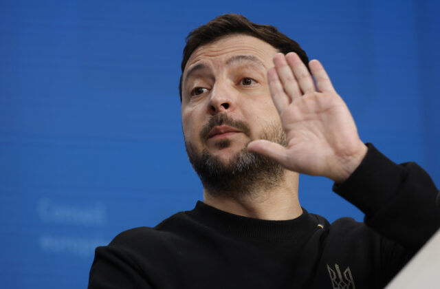Zelenskyj nie je schopný obliecť&hellip;