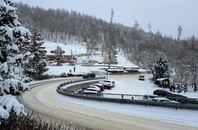 Sledované diaľničné úseky a rýchlostné cesty sú zjazdné,…