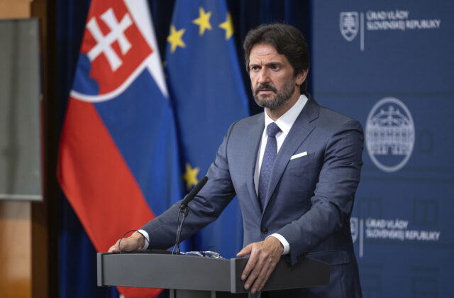 Kaliňák prijal českú ministerku obrany Černochovú, podpísali deklaráciu…