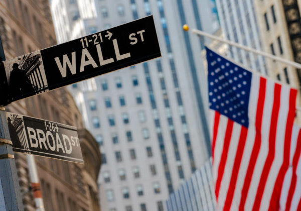 Americké akciové trhy klesli