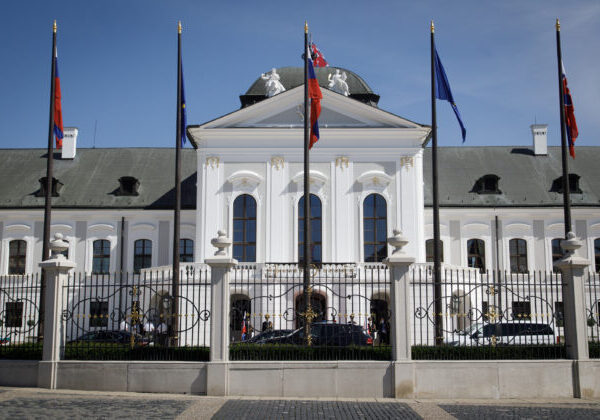 Prezidentský palác sa na jednu noc stane galériou, projekcia insitného umenia oživí jeho priečelie