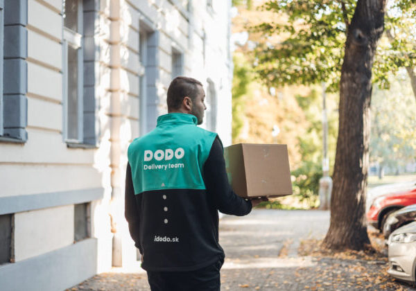 Zákazníci by privítali doručenie domov v presnom čase, výdajné boxy boli najvyužívanejšie, ukázal prieskum spoločnosti DODO