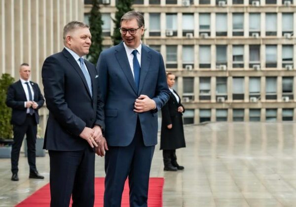 Fico podporil Aleksandara Vučiča ako legitímneho predstaviteľa Srbska