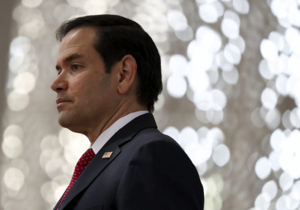 Šéf americkej diplomacie vyzval Zelenského, aby sa ospravedlnil za hádku s Trumpom