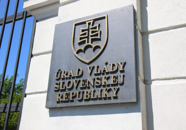 Úrad vlády reagoval na tvrdenia Zastavme korupciu, podnikanie štátnych zamestnancov uviedol na pravú mieru
