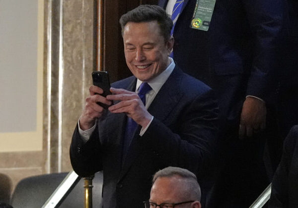 Ukrajinský front by sa zrútil, ak by som vypol Starlink, vyhlásil Musk