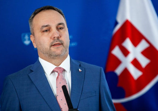 Šéf Sociálnej poisťovne dostane tučnú odmenu, vláda mu schválila 8 580 eur