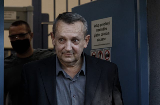 Pachinger z kauzy nebankoviek žiada obnovu konania,…