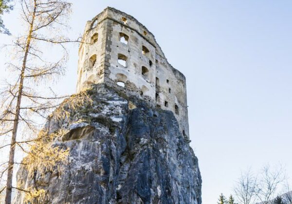 Začali sa práce na obnove hradu Likava, hotové majú byť na jeseň budúceho roka