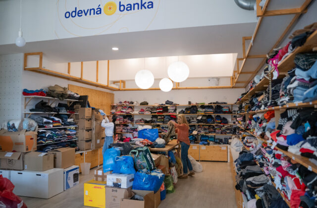 Obrovský dopyt po materiálnej pomoci: Odevná banka…