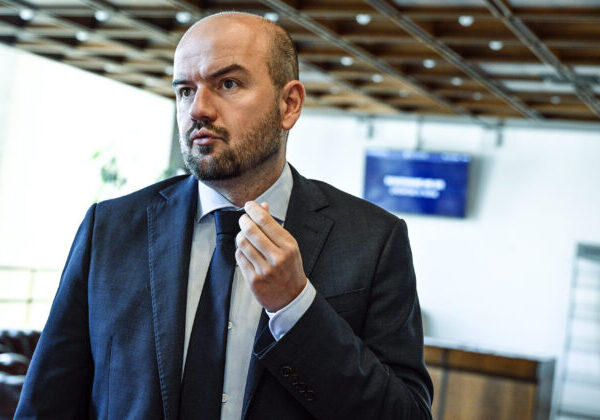 Progresívci zvolávajú stretnutie šéfov klubov, chcú presadiť zmrazenie platov poslancov – VIDEO