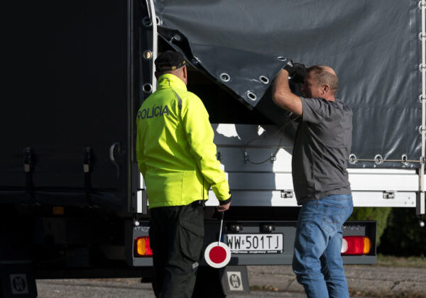 Prevádzačstvo je podľa vyšetrovacích orgánov často prepojené na terorizmus, potrebná je užšia spolupráca