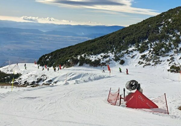 Najväčšie lyžiarske strediská opäť zasnežujú, napadol aj prírodný sneh