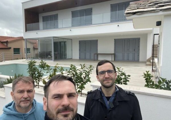 Matovič tvrdí, že našiel Ficovu vilu v Chorvátsku. Napísaná je na biele kone – VIDEO, FOTO