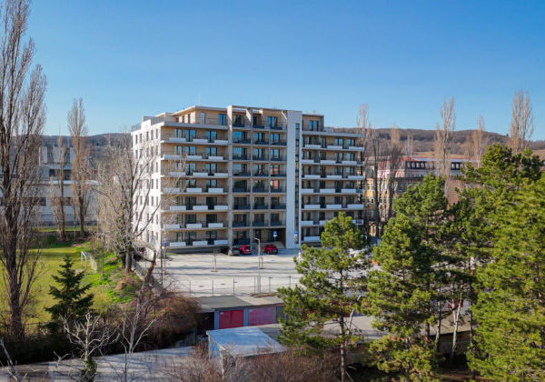 Verdena je právoplatne skolaudovaná: Objavte unikátne bývanie v Rači so zelenou fasádou