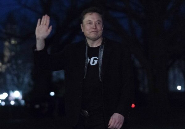 Musk sľubuje, že Starlink Kyjevu nevypne, jeho úvahy nahnevali Varšavu