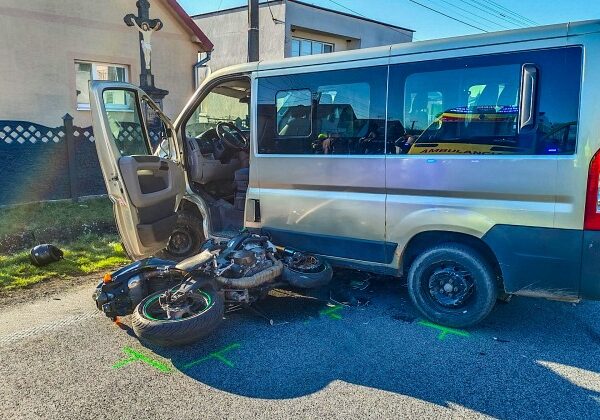 Motocyklista sa vo Vojčiciach zrazil s motorovým vozidlom, zasahovať museli leteckí záchranári