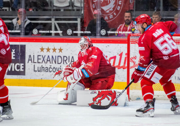Hráči českého Třinca veria v ďalší obrat, v sérii proti Sparte prehrávajú už 1:3 na zápasy
