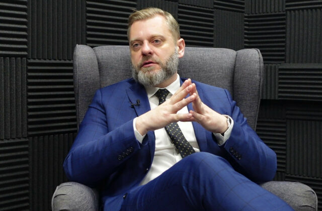 Ficovi sa podľa Krúpu nedarí riešiť vnútropolitickú…