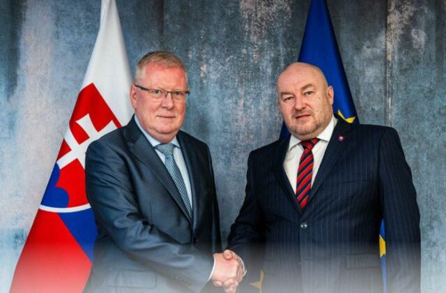 Huliak sa stretol s ruským veľvyslancom. Ministrom…