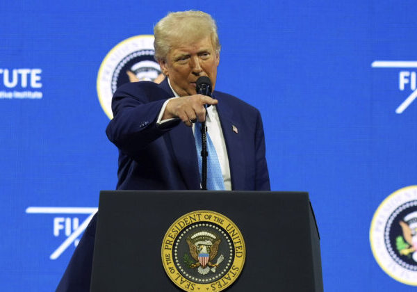 Trump hrozí zvýšením ciel na kanadskú oceľ a hliník na 50 percent a zničením kanadských automobiliek