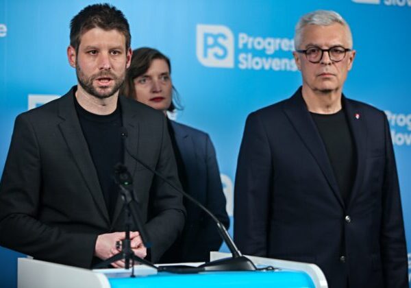 Progresívci predstavili päťbodový plán na udržanie Slovenska za európskym stolom – VIDEO