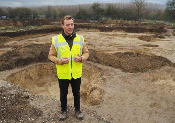 Archeológovia objavili vo Veľkých Kostoľanoch desiatky objektov, našli aj hlinenú hrkálku