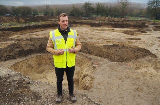 Archeológovia objavili vo Veľkých Kostoľanoch desiatky objektov,…