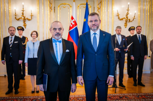 Novým veľvyslancom Slovenska v Spojenom kráľovstve bude Peter…