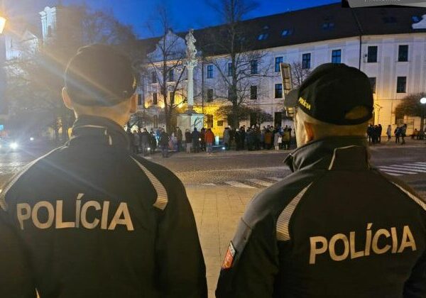 Policajti budú zabezpečovať pokojný priebeh protestov po celom Slovensku, prijali viaceré opatrenia