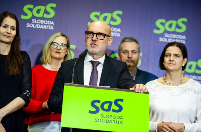 Namiesto transakčnej dane haciendová. Fico podľa SaS predstiera záujem o pracujúcich divadielkom vo fabrike