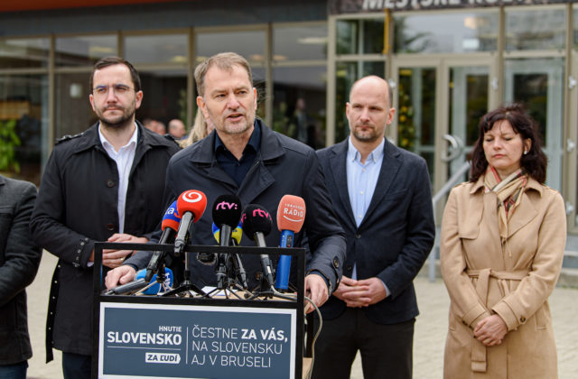 Polícia zasahovala u viacerých opozičných poslancov, na ich&hellip;