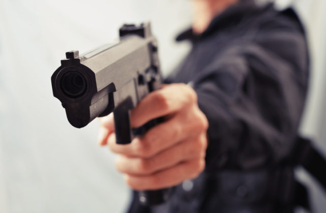Polícia obvinila troch páchateľov, ktorí vlani lúpežne…